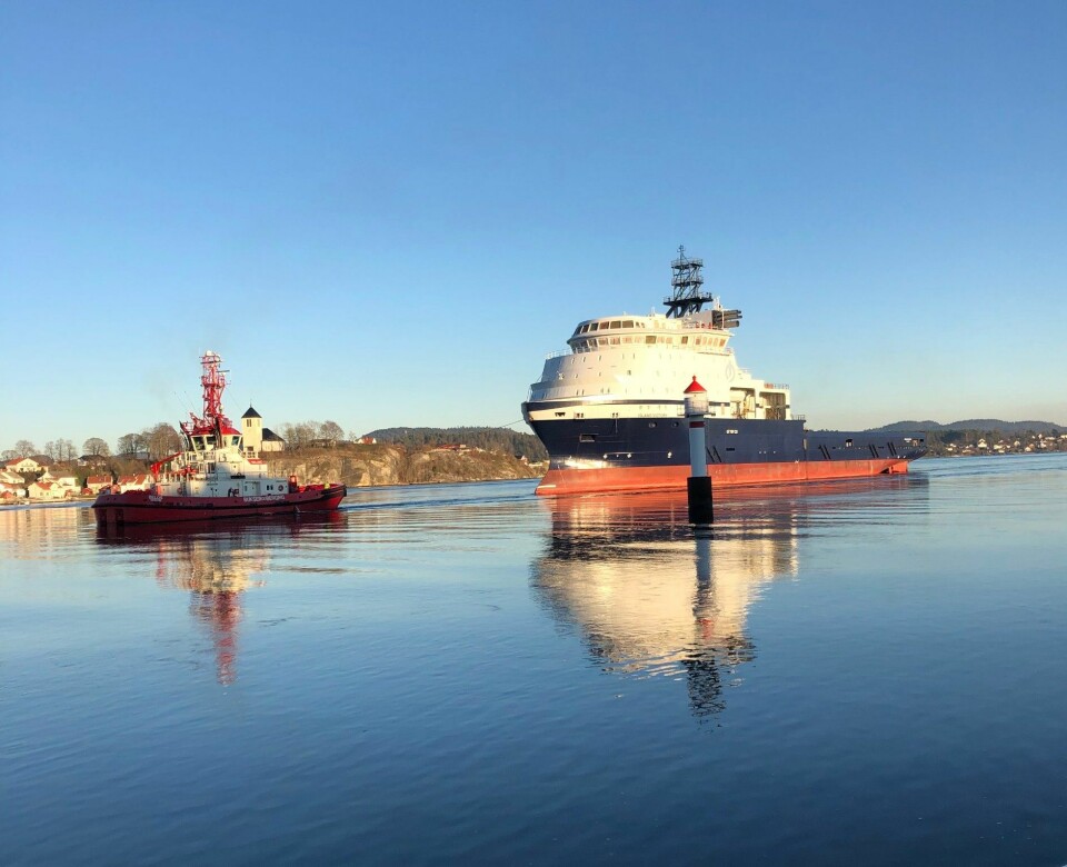 Skroget ankommer Vard Brevik. Foto: Island Offshore