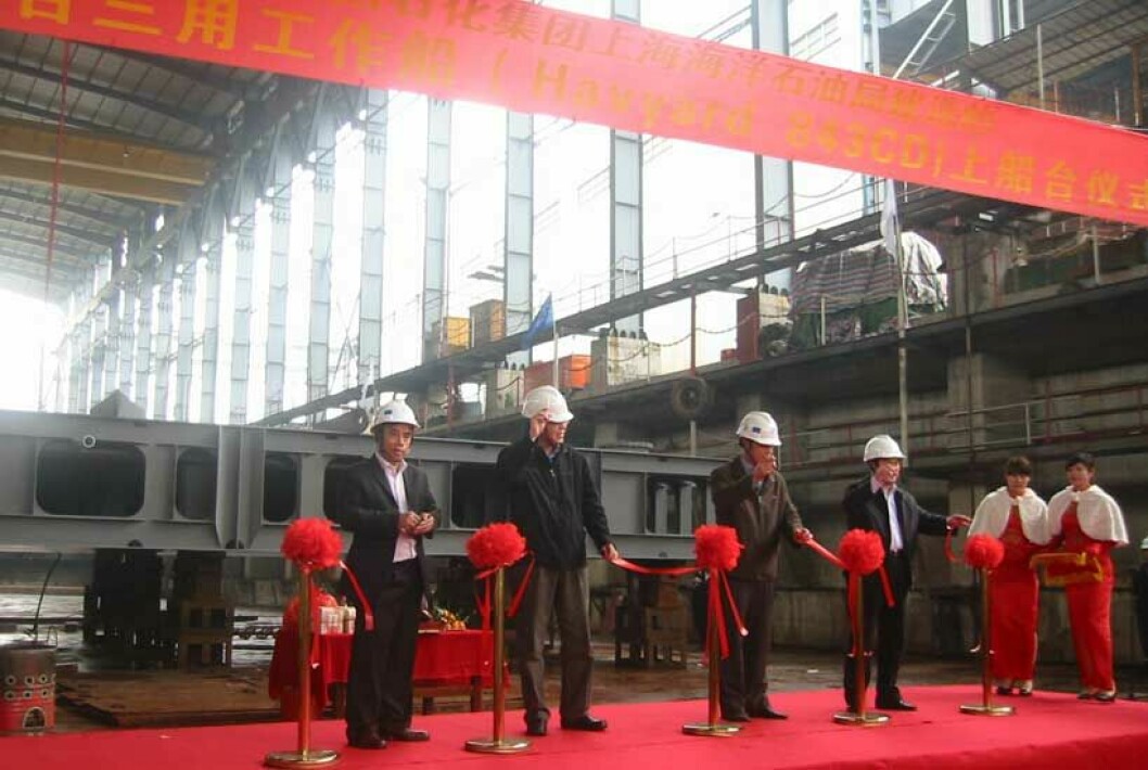 På bildet (fra venstre): Mr. Tan Weijian, Board Member of Yuexin Ship Industry Co. Ltd, Mr. Ge Weimin, Vice Chief Engineer of Shanghai Offshore Petroleum Bureau, Sinopec, Mr. Xian Yiren, Board Member of Yuexin Ship Industry Co., Ltd and Mr. Su Kaixi, Gene
