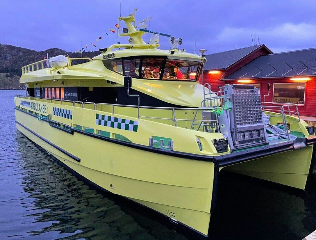 MS «Rosesol» er den første av to ambulansebåter som Måløy Verft skal levere til GulenSkyss. Foto: GulenSkyss