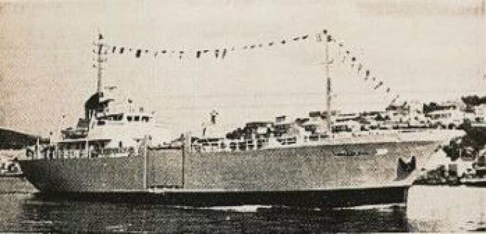 «Bukkeskjell» med sin karakteristiske sideport, var billedteksten til dette bildet i Skipsrevyen nr. 1 i 1971. Faksimile: Skipsrevyen