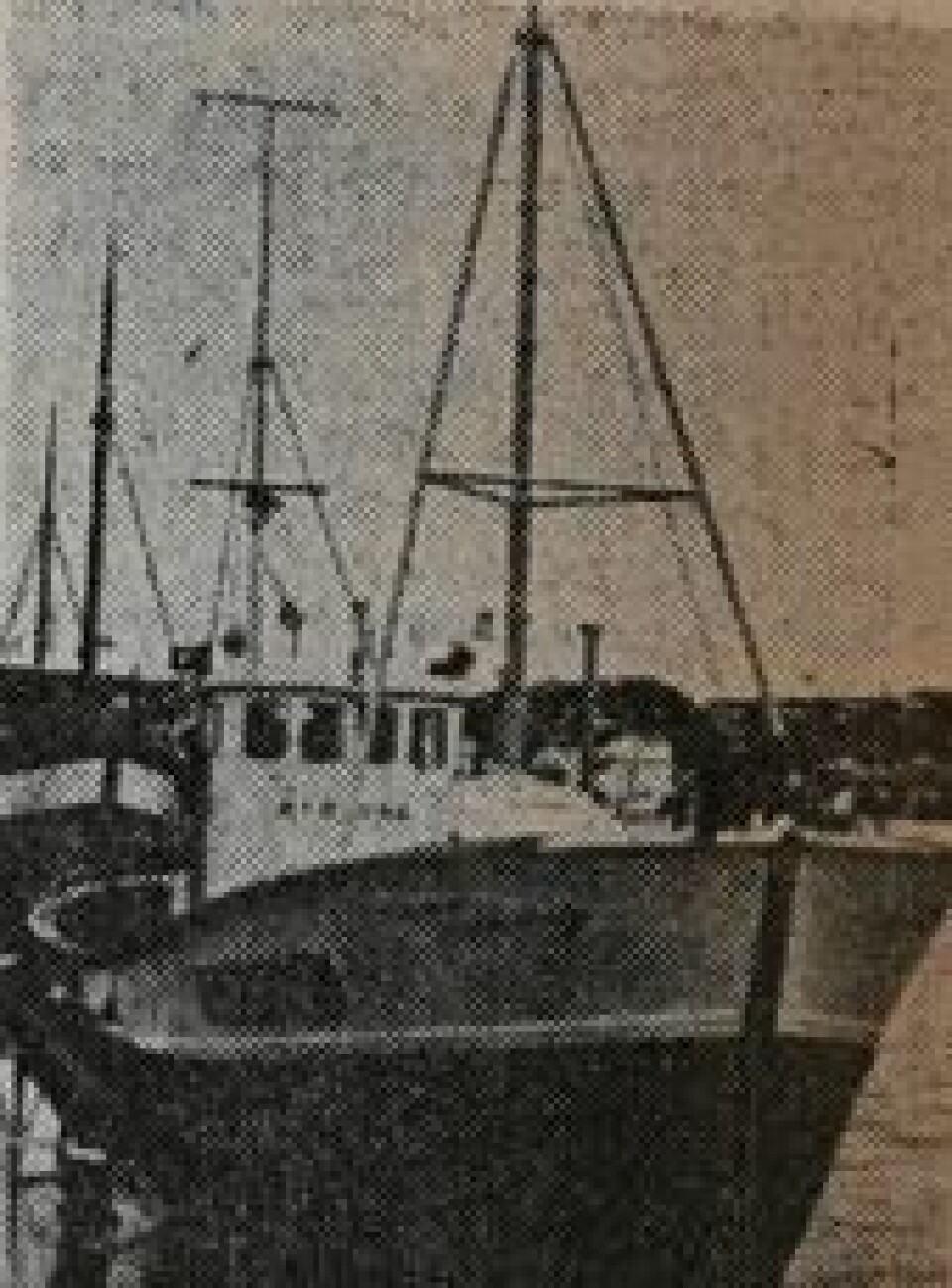 Herlof Sandnes og hans to sønner Arvid og Thorstein overtok sin nye line-og garnbåt, «Nygrunn» i desember 1971. Faksimile fra Skipsrevyen nr. 1/1972.