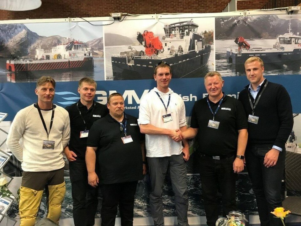 Fornøyde representanter fra begge firma da kontrakten ble signert under Aqua Nor. Foto: Grovfjord Mek. Verksted