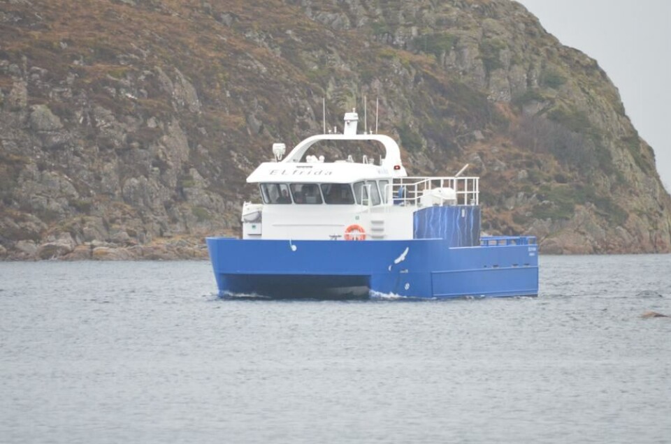 M/S «EL frida» er en elhybrid plug-in oppdrettsbåt som kan lade fra landstrømanlegg på fôrflåter.