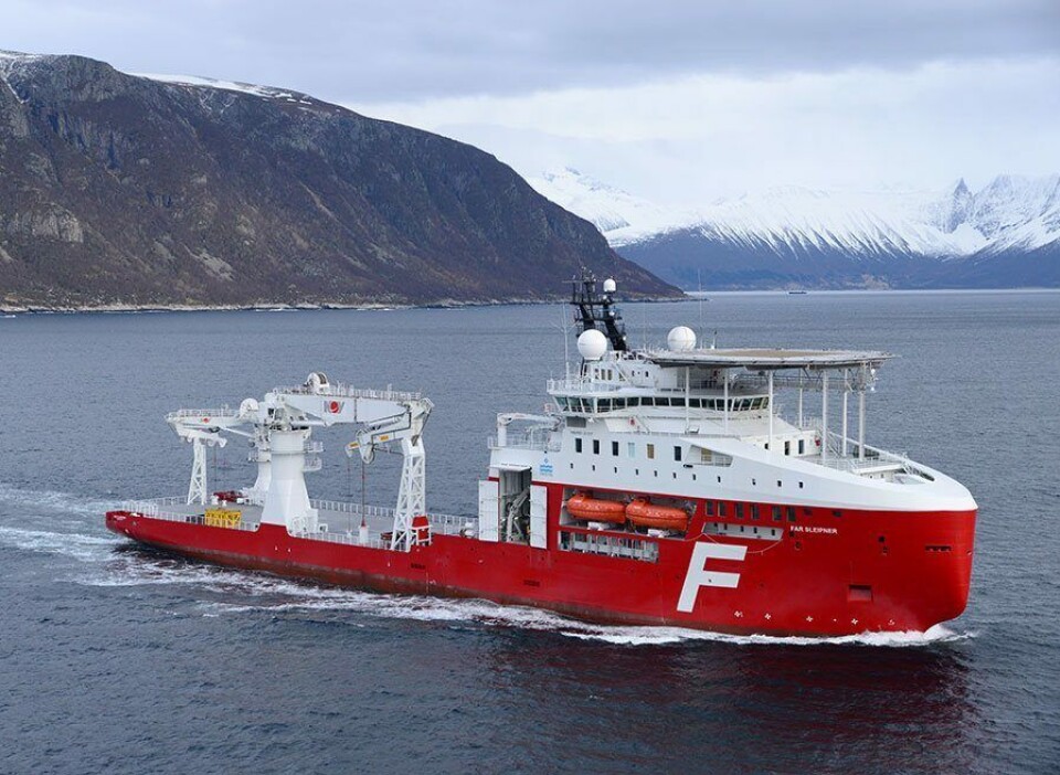 Enorm arbeidskapasitet: To kraftige AHC offshore kraner på dekk med løftekapasitet på hhv. 50 og 350 tonn. Kranene kan arbeide på 3 000 meters dybde. Høy redundans og separat strømforsyning fra alle el. systemer. Aktiv hivkompensering med oppgraderte drivsystemer holder lasten i ro selv med store fartøysbevegelser.
Bilder: Harald Valderhaug