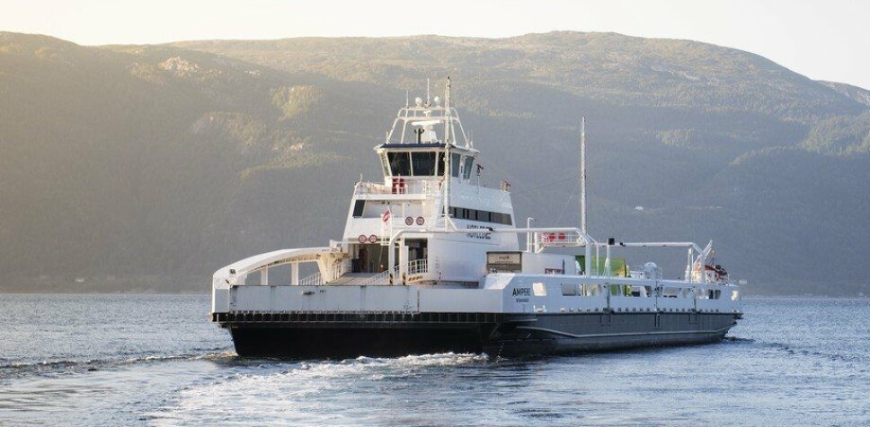 MF «Ampere» seiler fortsatt mellom Lavik og Oppedal på E39
