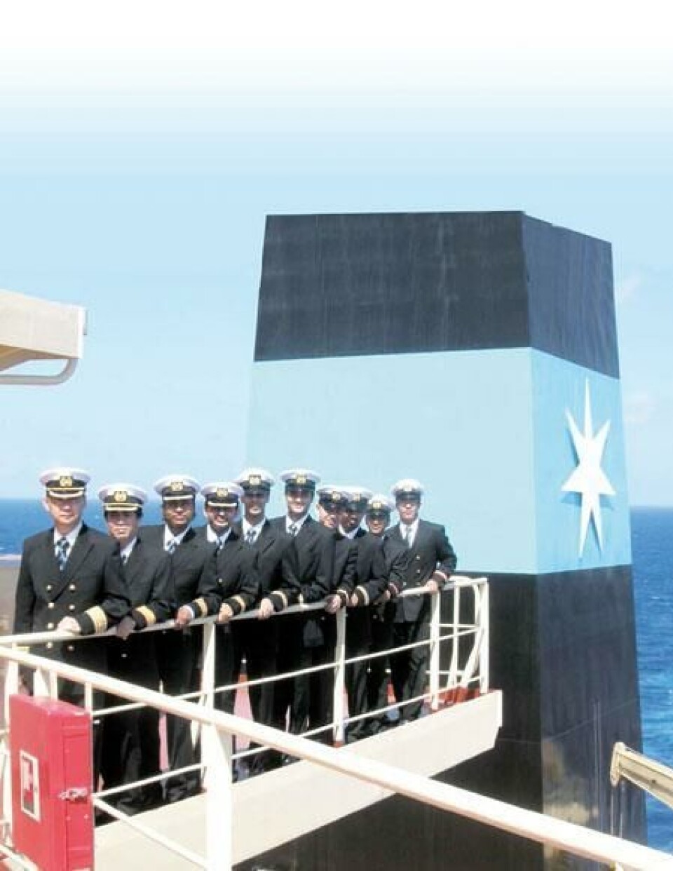 Skipets offiserer fotografert i forbindelse med overtagelsen av «Maersk Nectar».