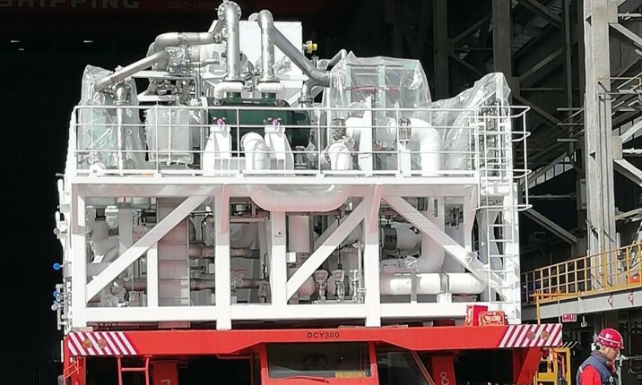 En av Wärtsiläs Compact Reliq-enheter på vei til verftet.