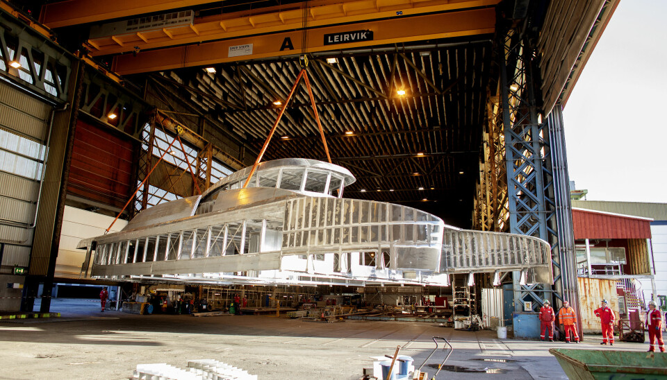 Leirvik AS står for bygginga førarhus- og passasjermodul. I syltynn aluminium.