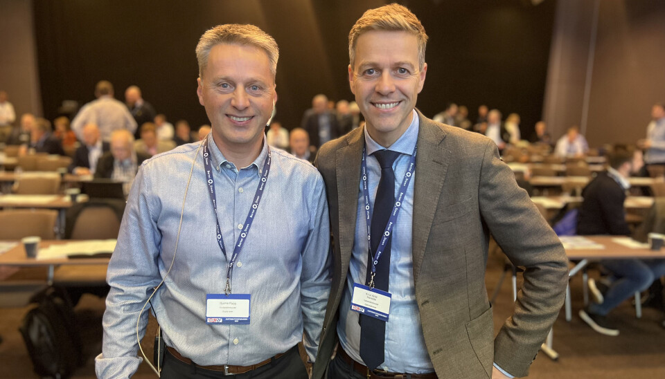 Bjarne Rygg (til venstre) sammen med daværende Sjøfartsdirektør, Knut Arild Hareide.