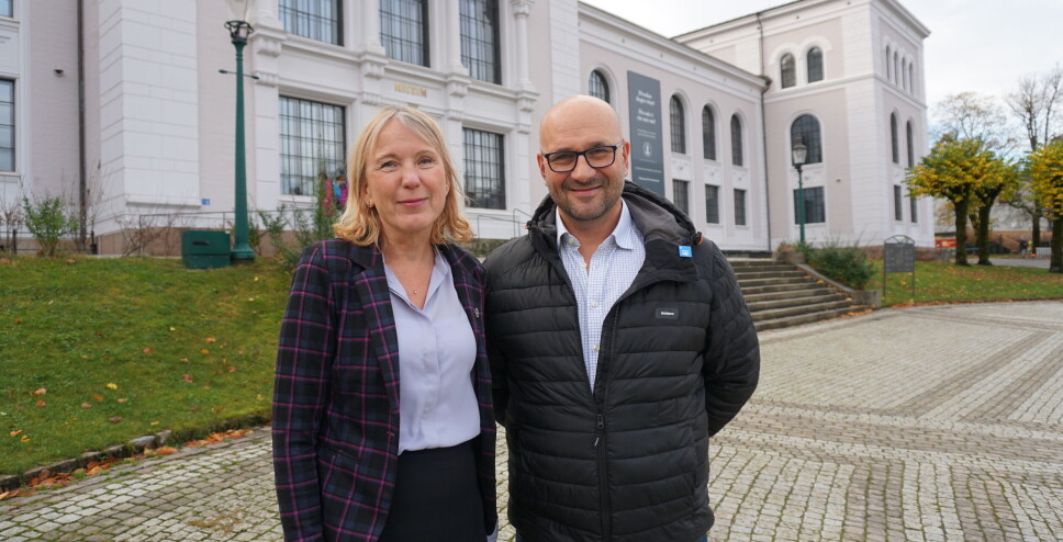 UiB-rektor Margareth Hagen og James Honeyborne.