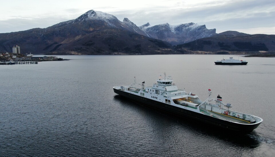 MF «Lote» er ombygd for å gå på elektrisitet over Tysfjorden, mens MF «Sulafjord» (bak) er reservefartøy.