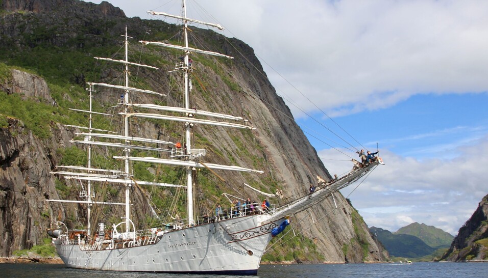«Christian Radich» i Trollfjorden «Christian Radich» i Trollfjorden