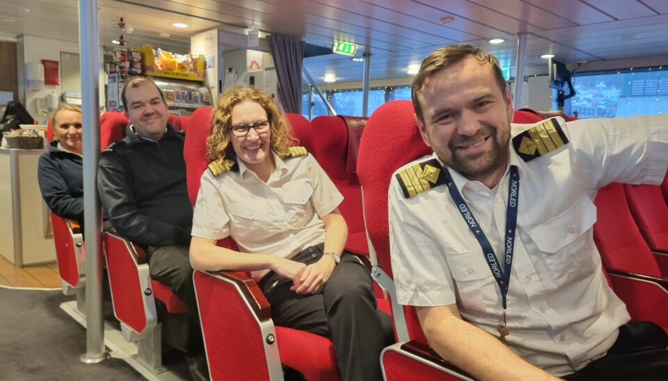 Mannskapet om bord er styrmann Mathias Gjerde, matros Bjarte Morkem, kaptein Sofie Dalland, kioskansvarleg Siw Anita Petersen og maskinsjef Kjetil Solheim, som ikkje er på bilete.