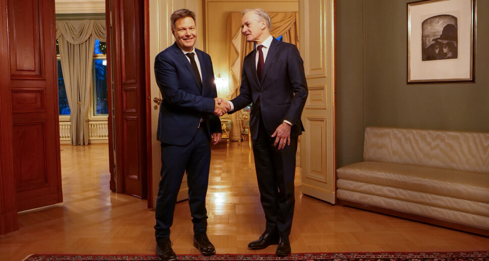 Visekansler Robert Habeck møter statsminister Jonas Gahr Støre torsdag 5. januar. Olje- og energiminister Terje Aasland, næringsminister Jan Christian Vestre og klima- og miljøminister Espen Barth Eide er også til stede. Visekansler Robert Habeck møter statsminister Jonas Gahr Støre torsdag 5. januar. Olje- og energiminister Terje Aasland, næringsminister Jan Christian Vestre og klima- og miljøminister Espen Barth Eide er også til stede.