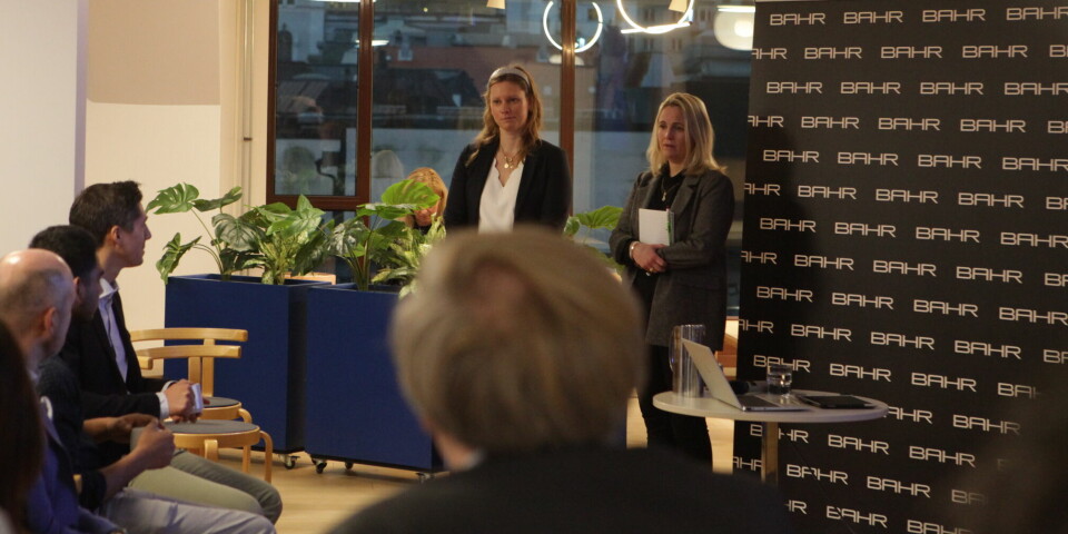 Publikum fekk høve til å stilla føredragsholdarane spørsmål etter seminaret. T.v. Anne Dahl Frisak frå BAHR og Ingvild Låg Paulsrud frå Nordea.