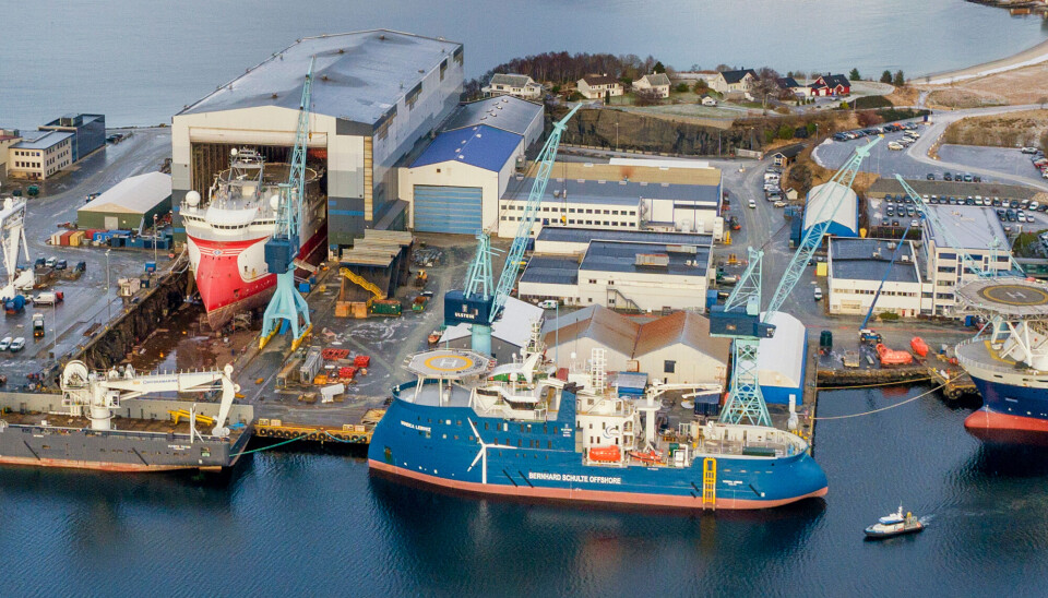 «Windea Leibniz» ved kai ved Ulstein Verft