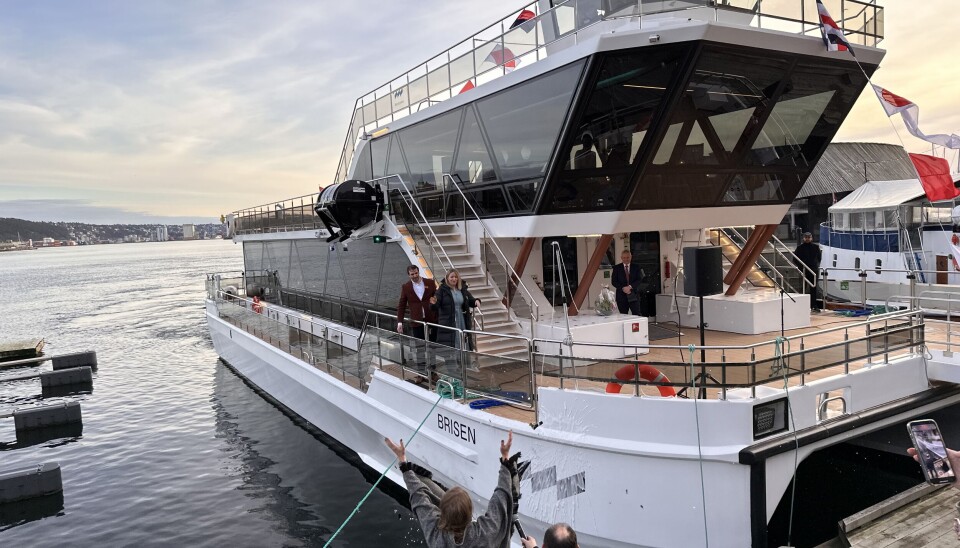 MS «Brisen» ble døpt i champagne under en seremoni på Aker Brygge. Gudmor var Pia Ve Dahlen.