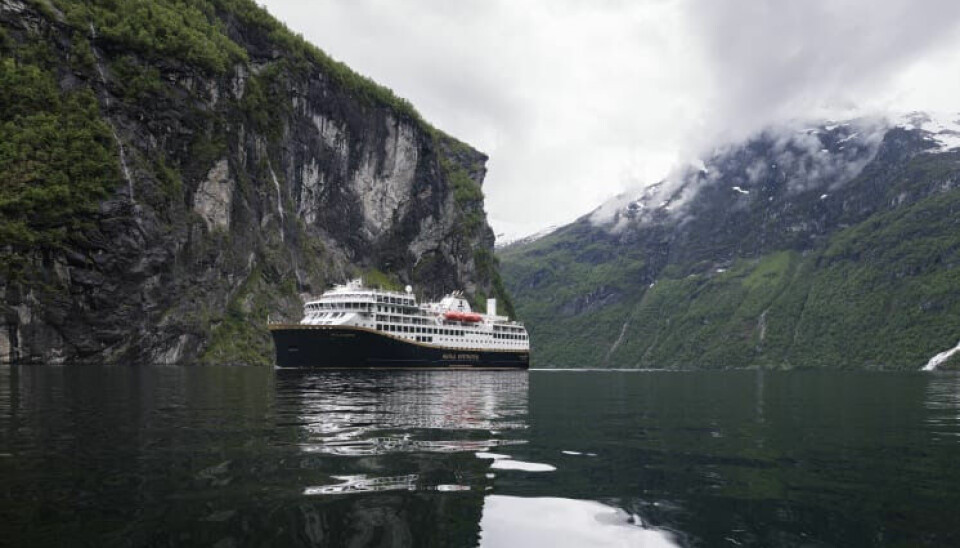 «Havila Castor» i Geirangerfjorden 2. juni 2022, på en historisk seilas. Dette var første gang et cruiseskip besøkte verdensarvfjorden utslippsfritt og lydløst, fire år før myndighetens krav.