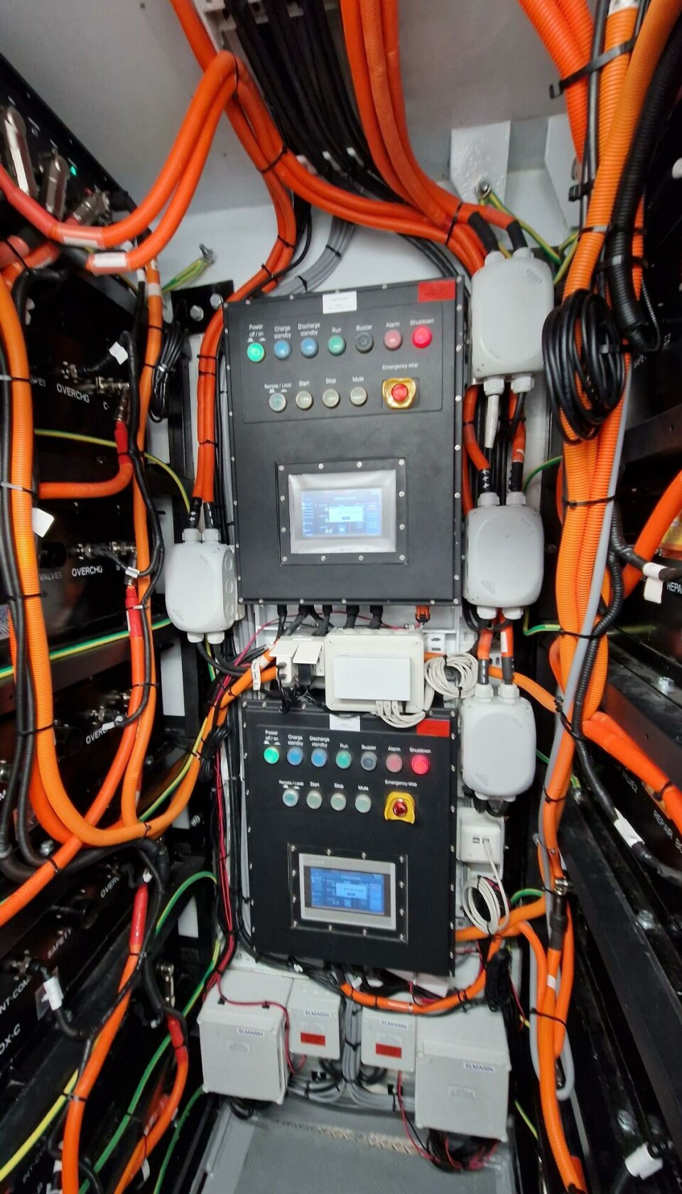 Fra batterirommet om bord i «Multi Electric» Fra batterirommet om bord i «Multi Electric»