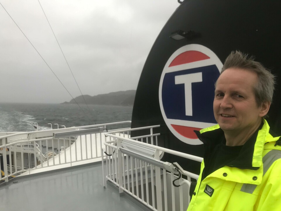 Torghatten har målt over 30 i kastene, men holder fortsatt stand mot uværet. Foto: Sigbjørn Larsen.
