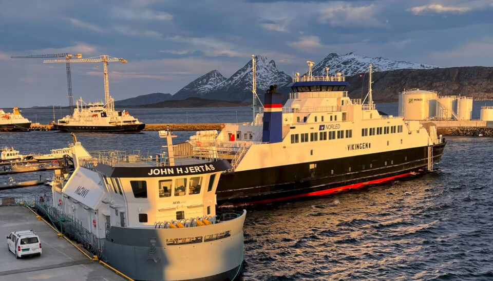 Mannskapet kom seg om bord i ferja, og leitar no etter ein ny stad å fortøya fartøyet.