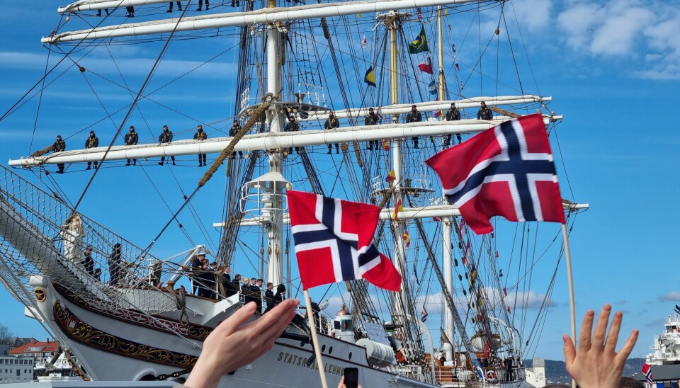Det var folkefest då «Statsraad Lehmkuhl» kom seglande inn til Bergen laurdag føremiddag.