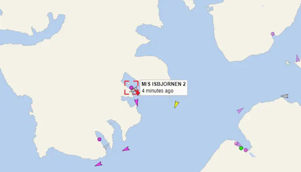 MS «Isbjørn 2» gikk på grunn med 15 personer om bord