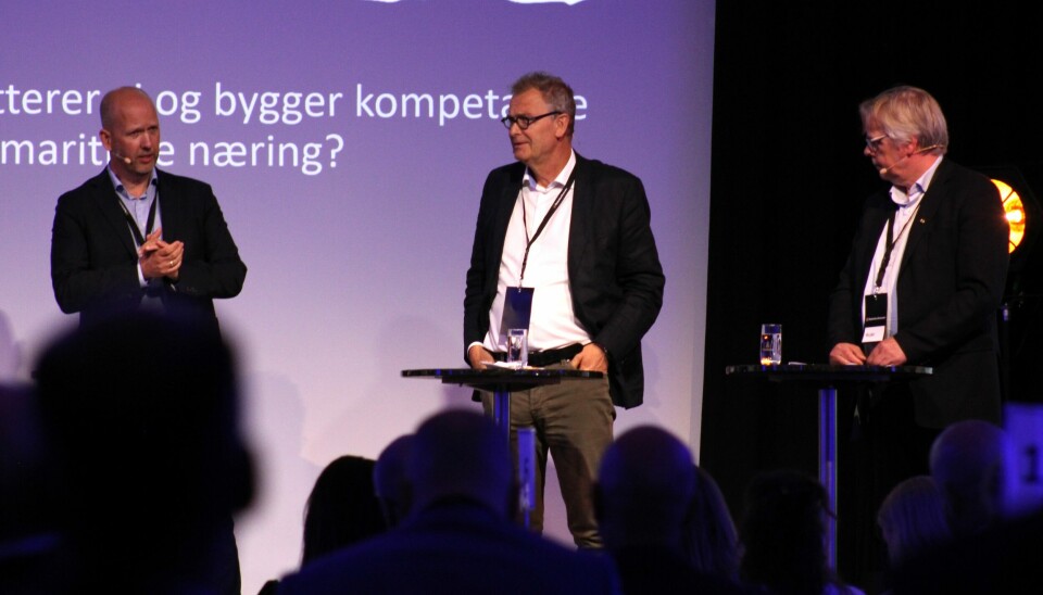 Fra venstre: Erling Lodden fra Eidesvik rederi, Viggo Bondi fra Norges Rederiforbund og Hans Petter Hildre fra NTNU under Rederikonferansen 2023.