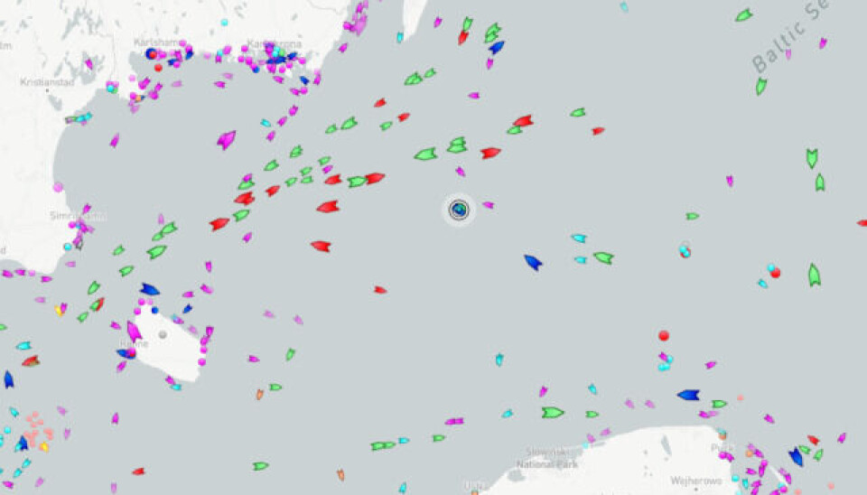 Flere skip bistår i redningsaksjonen i Østersjøen. Flere skip bistår i redningsaksjonen i Østersjøen.