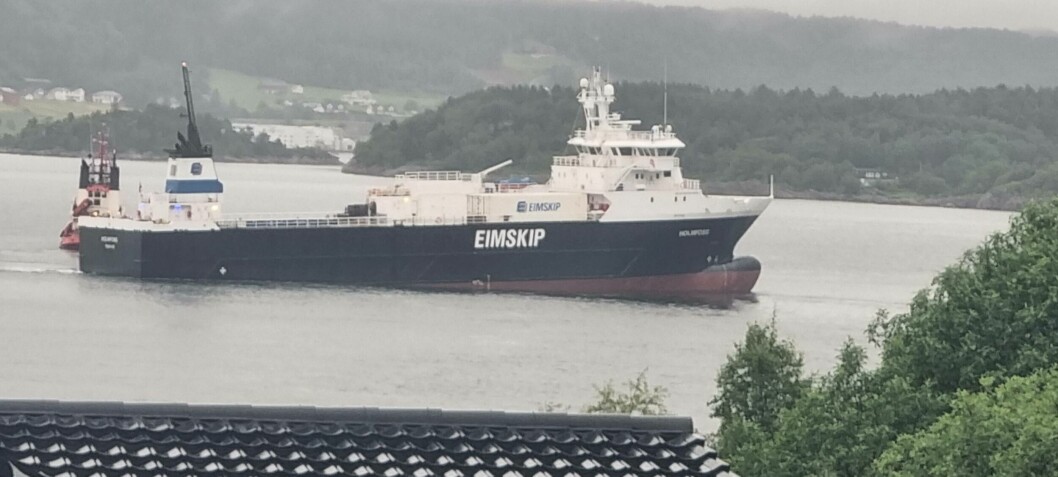 Frakteskipet «Holmfoss» gikk på grunn utenfor Ålesund 17. juni. Foto: Lizbeth Osnes