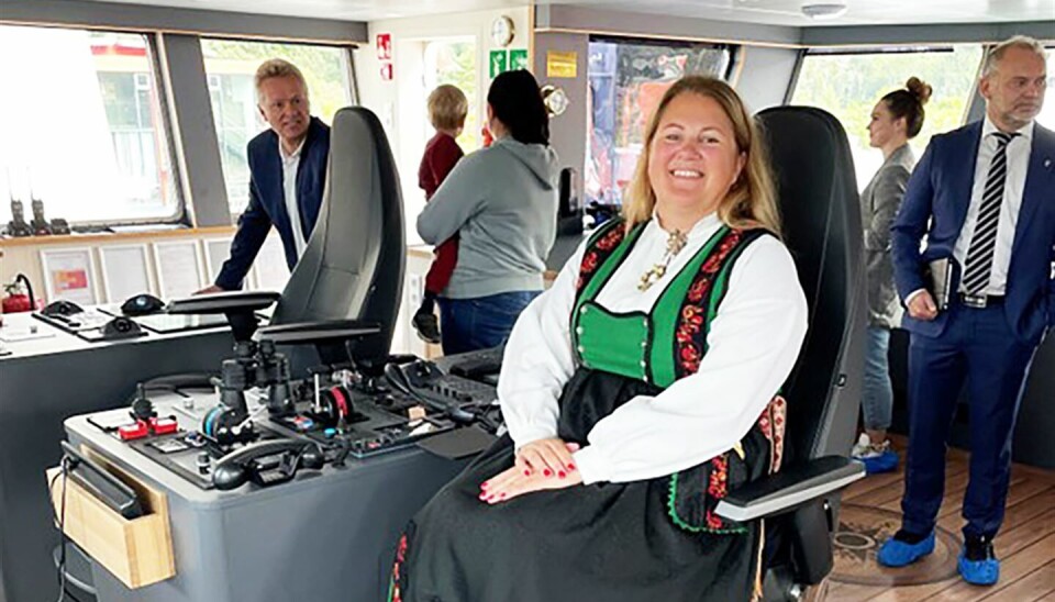 Gudmor Karianne Torvanger på plass i den nye Skulebas. Gudmor Karianne Torvanger på plass i den nye Skulebas.