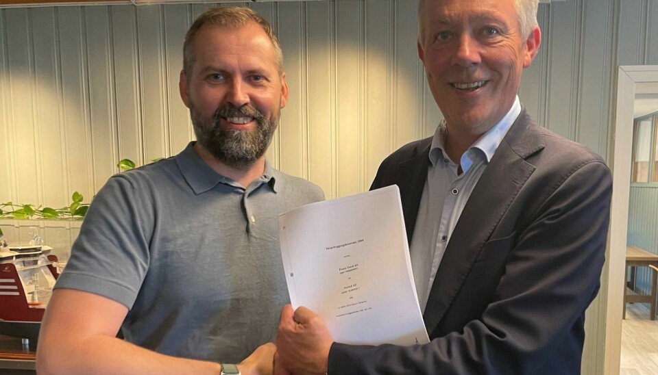 F.v prosjektleiar i Norled, Geir Kristoffersen og administrerande direktør i Fosen Yard, Anders Straumsheim.