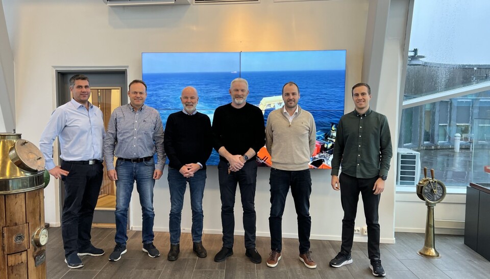 Geir Nygjerde (KM), Tor Inge Dale (Solstad), Jan Viste (Solstad), Sigurd Johannessen (Solstad), Tommy Myrene (KM) and Kjetil Vatland Olsen (Solstad) Geir Nygjerde (KM), Tor Inge Dale (Solstad), Jan Viste (Solstad), Sigurd Johannessen (Solstad), Tommy Myrene (KM) and Kjetil Vatland Olsen (Solstad)
