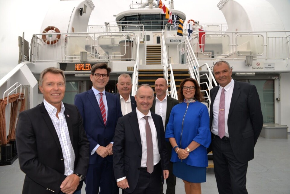 Foran fra v. Prosjektleder Jarle Myrbø, Norled, Andreas Køttering, CBRE Caledon, Viseadministrerende direktør Lars Jacob Engelsen, Norled, Torborg Chetkovich, Capman Infra, konsernsjef Ingvald Løyning, Norled, Bak, fra v.: Regionalsjef Alf Jørgen Fedog, Norled og teknisk sjef Sigval Breivik, Norled. Foto: Tore Henning Larsen.