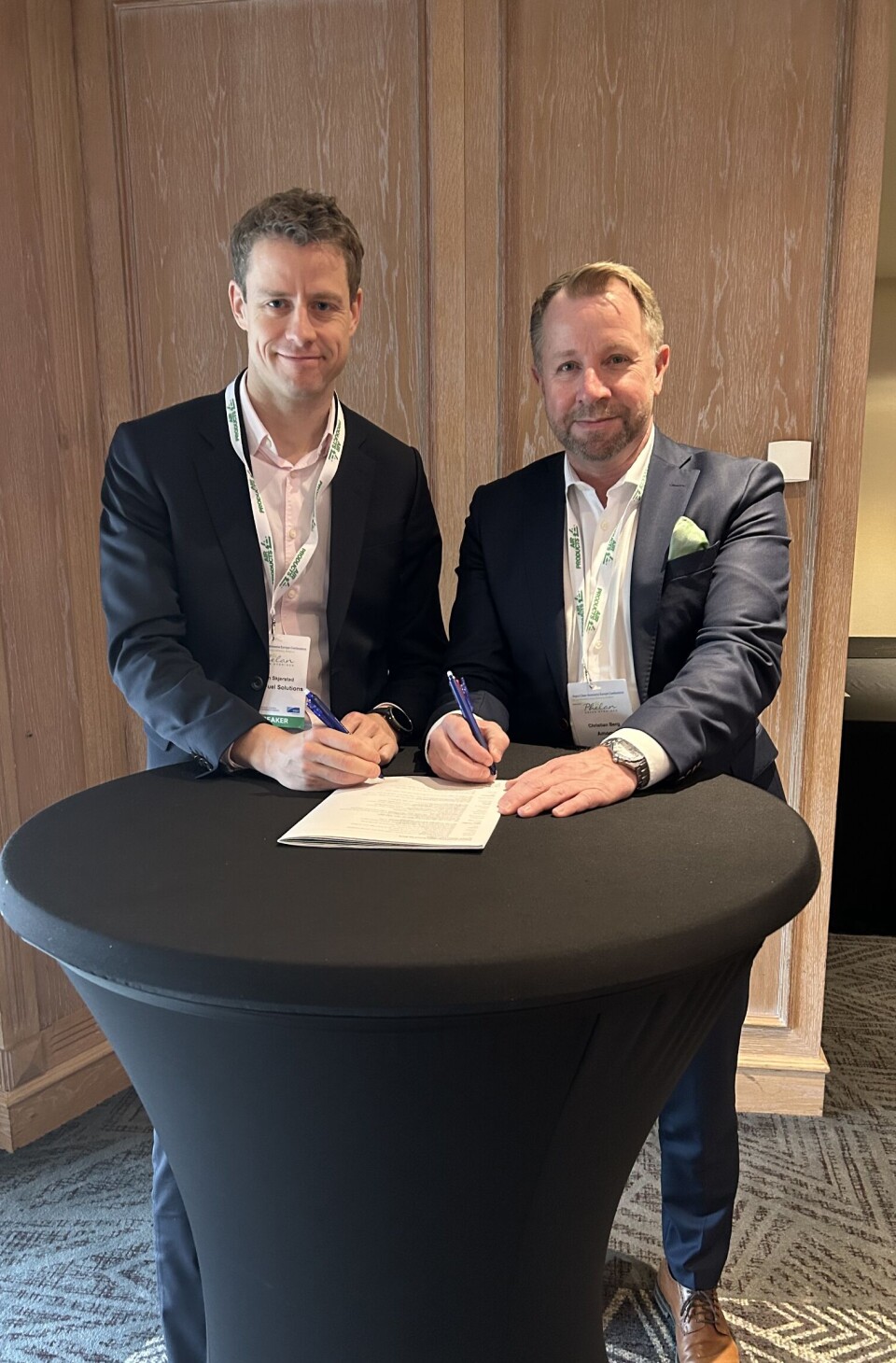 T.v. Azane fuel solutions, administrerende direktør, Håkon Skjerstad, T.h. Amogy Norway, daglig leder, Christian Berg