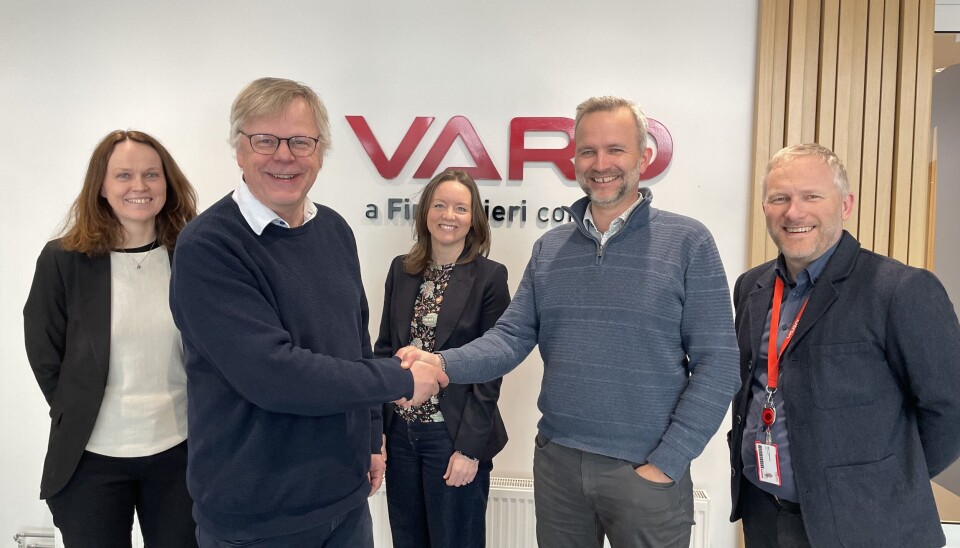 Fra venstre: Anne Seth innovasjonsleder på institutt for havromsoperasjoner og byggteknikk, Hans Petter Hildre, instituttleder havromsoperasjoner og byggteknikk, Inger Johanne Krohn innovasjonsleder på institutt for IKT og realfag, Håvard Vollset Lien Vice President Research and Innovation i Vard og Kjetil Clementsen Vice President HR and Organization i Vard.