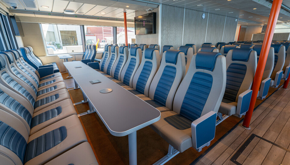 De reisende kan forvente seg en lys og luftig salong. Foto: Oma Baatbyggeri