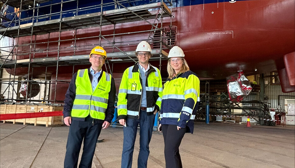 Roger Trinterud visiting Trosvik, in front of 'Reach Remote 2', here between Oskar Levander and An-
Magritt Tinlund Ryste from Kongsberg Maritme.