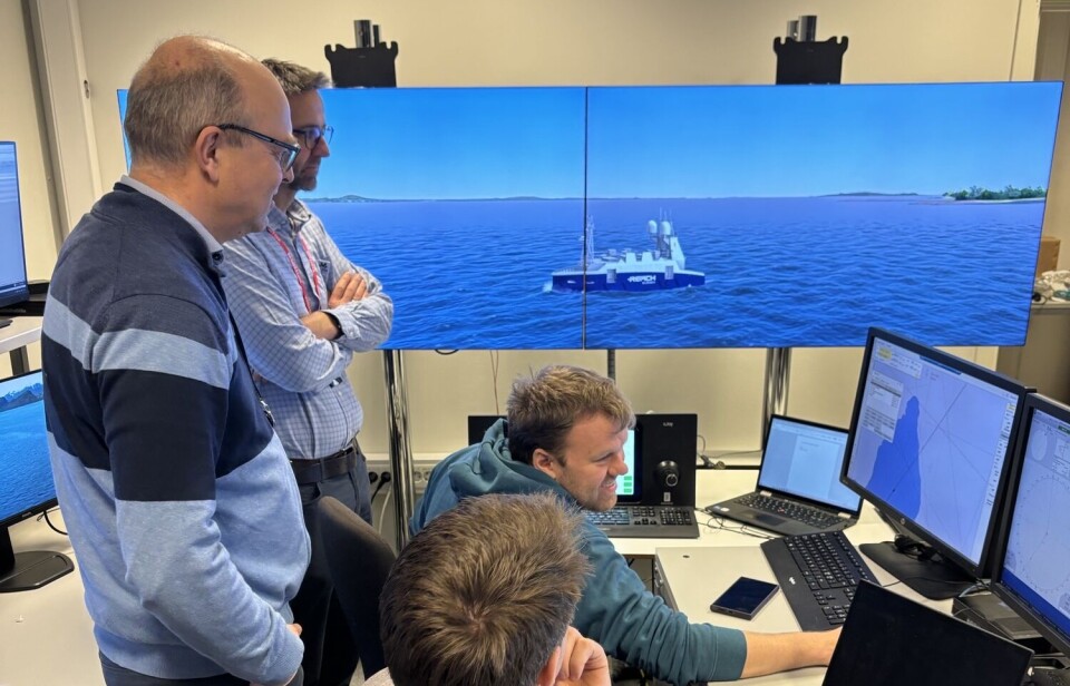 Captain Håkon Brathagen and
machinist Ingebrigt Garte run the 'Reach
Remote' in the Simulator, while Quality
Manager Stig Tangen observes.