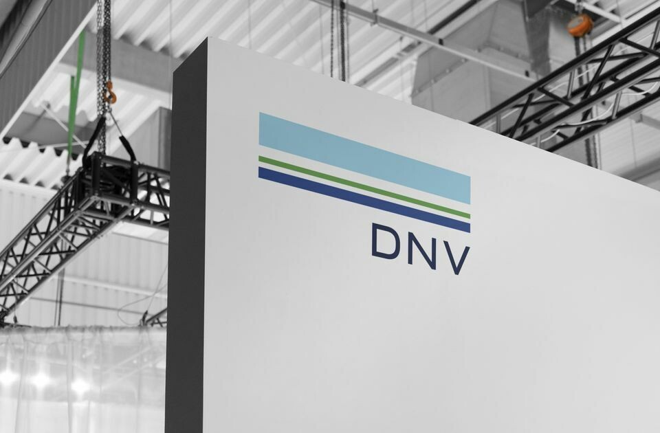 DNV GL fjerner de to siste bokstavene i logoen fra 1. mars. Foto: DNV GL