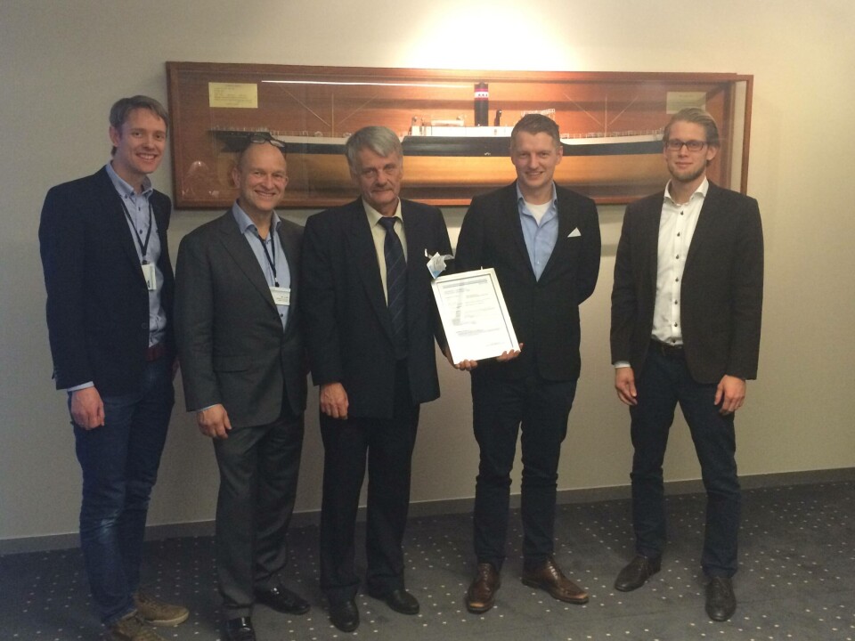 Arnt Reines and Øystein K. Sæther (middle and second from right) of VARD Engineering Brevik AS receive the approval certificate from DNV GL’s Pål Spilleth, Magnus Lindgren and Jonas Broström (from left to right). Source: DNV GL