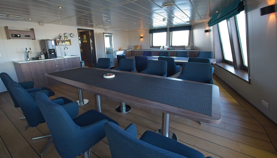 Messe med møblement i flotte farger og moderne design.
