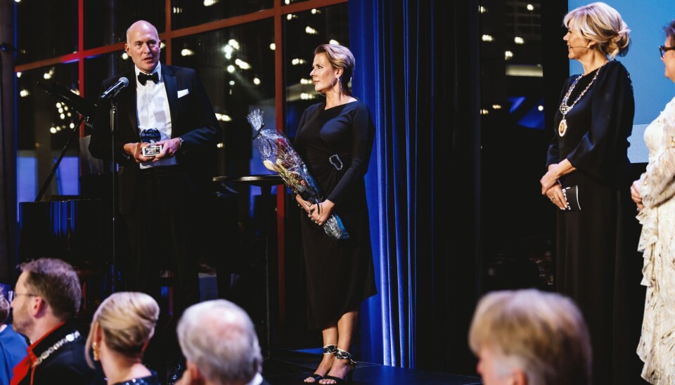 Fra venstre: Bærekraftssjef Øistein Jensen og kommunikasjonssjef Anngun Dybsland i Odfjell SE, med prisutdelerne ordfører Marit Warncke og adm. direktør i Fana Sparebank Lisbet Nærø.