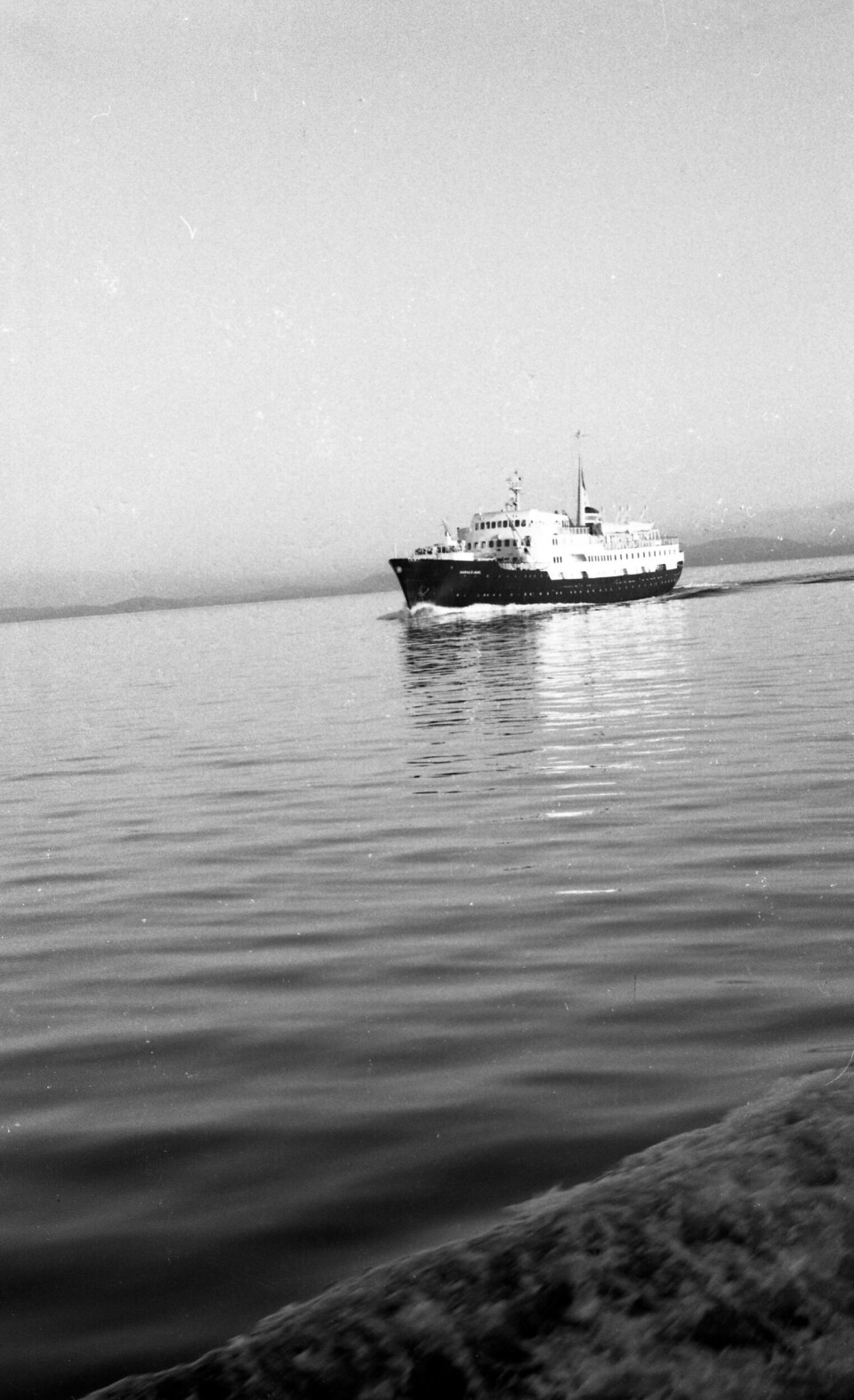 MS «Harald Jarl» i Trondheimsfjorden Foto: Oskar A. Johansen (1908 - 1980)