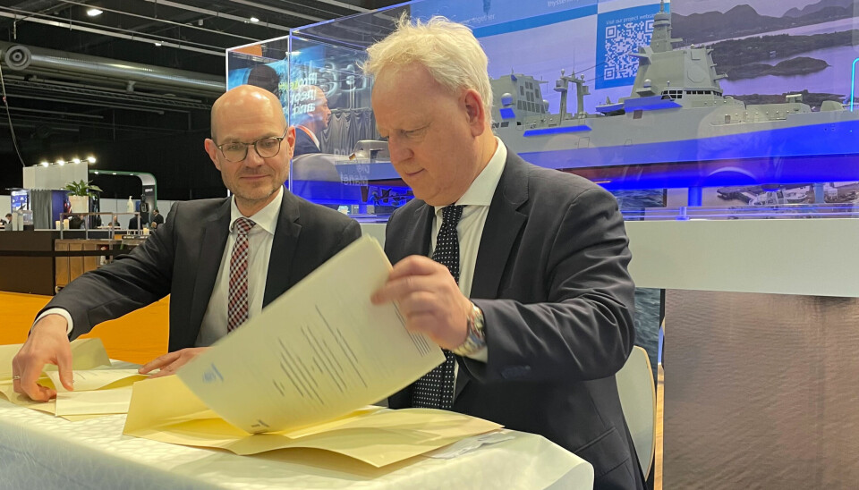 LOI-avtalen mellom thyssenkrupp Marine Systems v/Joachim Wacker og Ulstein Verft v/Lars Lühr Olsen vart signert på Undersea Defence Technology-konferansen 26. mars 2025.