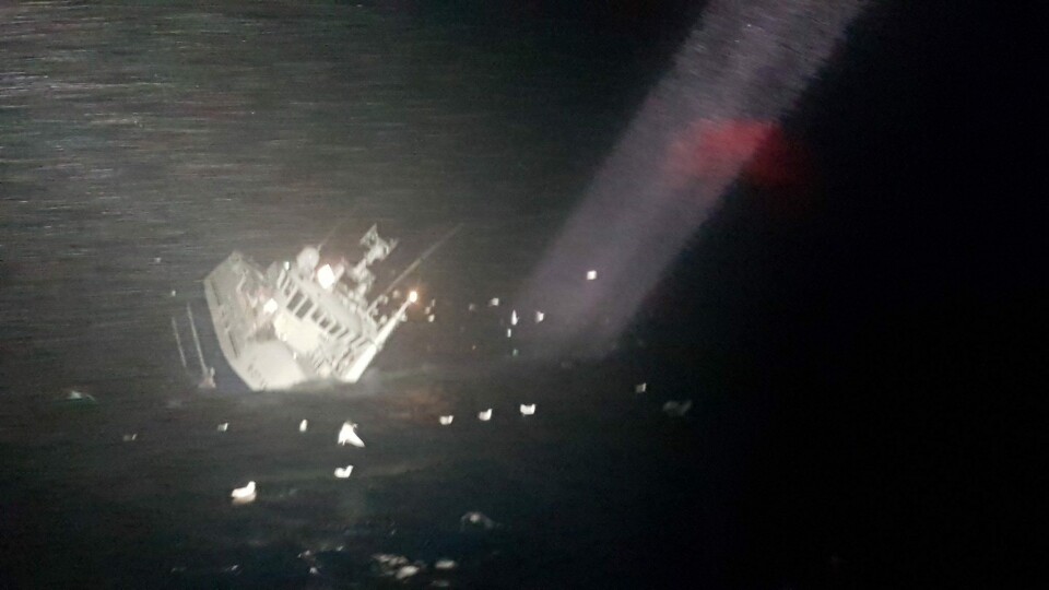«Fay» fikk slagside og sank nordøst for Honningsvåg lørdag. Foto: Redningsselskapet