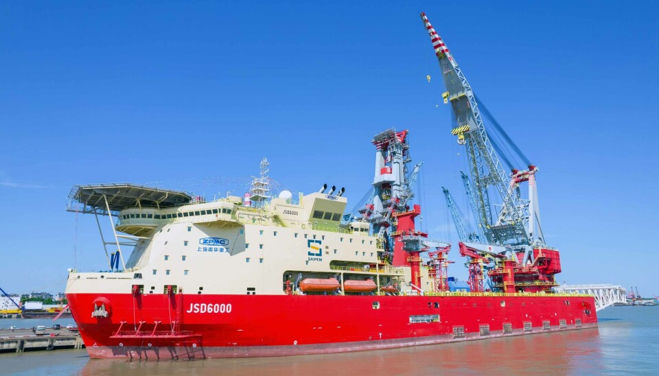 JSD 6000 er et Ulstein-designet tungløfts- og rørleggingsfartøy bygget for Saipem, med kapasitet for rørlegging på havdyp ned til 3 000 meter.