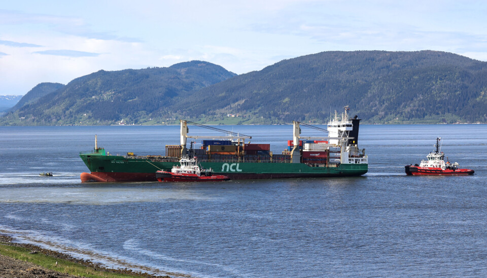 Conteinerskipet «NCL Salten» er trukket fra grunn og er ute i sjøen igjen. Det 135 meter lange skipet gikk natt til torsdag på grunn i Trondheimsfjorden utenfor Byneset.