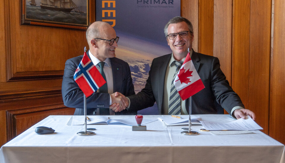 Den bilaterale avtalen mellom Canada og Norge ble signert av
kartverkssjef Johnny Welle (til venstre) og Louis Maltais, direktør for Navigation Geospatial
Services and Support i Canadian Hydrographic Service.