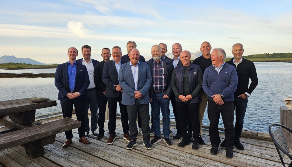 Teamet fra HAV Design og NSS etter signering: Bak frå venstre: Ørjan Paulsen NSS, Hugo Strand Fitjar, Tom Erik Aasjord NSS, Bjørn Helge Hjartåker NSS, Bjørn Olvik NSS, Jan Magne Goksøyr HAV, Jarle Solemdal NSS, Gisle Vinjevoll Thrane HAV, Foran frå venstre Kjetil Myren HAV, Jonny Hansen NSS, Nils Andreas Brekk Fitjar, Arnt Erling Paulsen NSS, Jan Tore Theimann NSS.